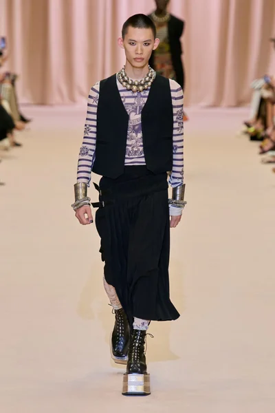 Look 12